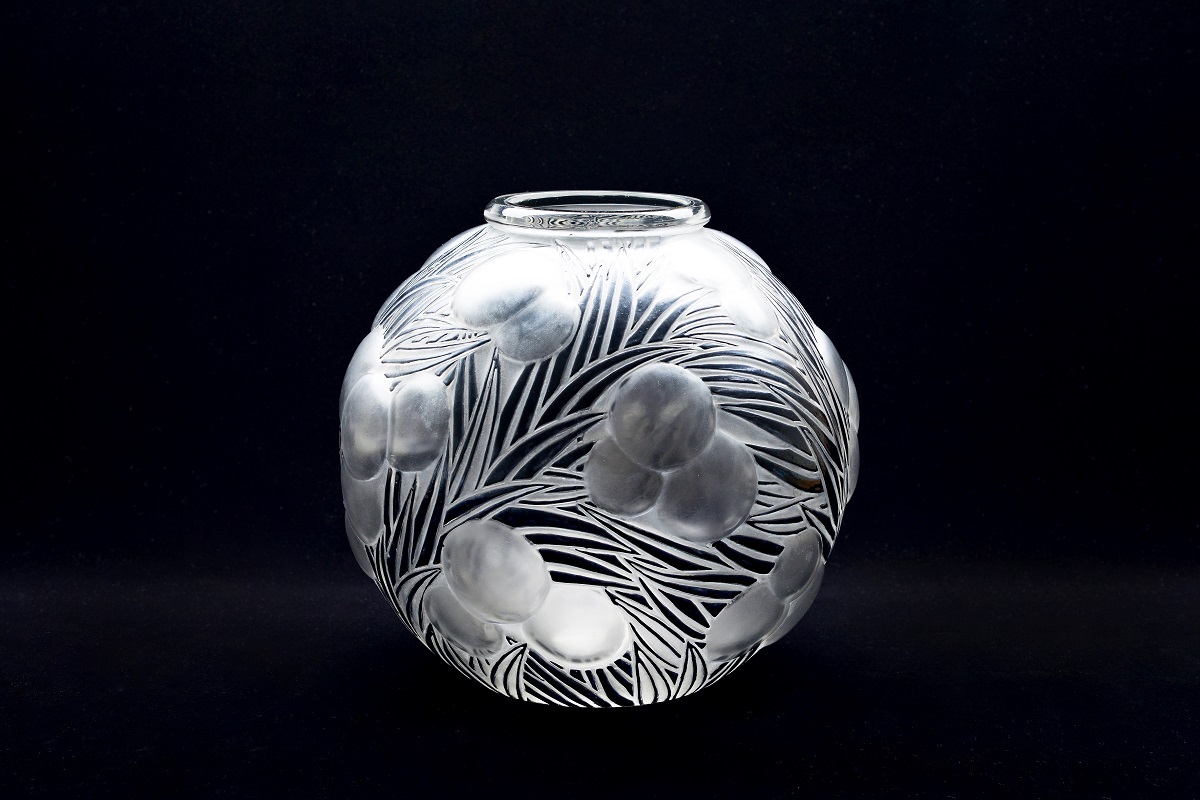 花瓶《オレンジ》1926年　透明ガラス、型吹き成形、サチネ、エナメル彩